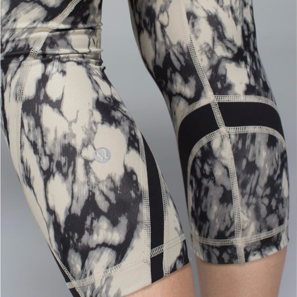 Lululemon Run: Inspire Crop II *All Luxtreme (Print) Granite Black Mojave Tan - Picture 2 of 11